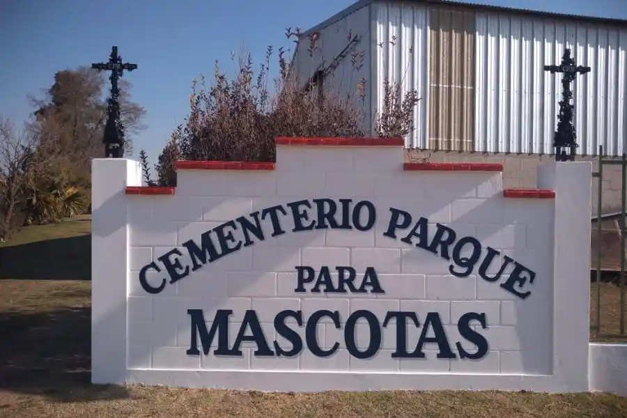 Una alternativa para recordar siempre a nuestros pequeños amigos: el Cementerio Parque de Mascotas  