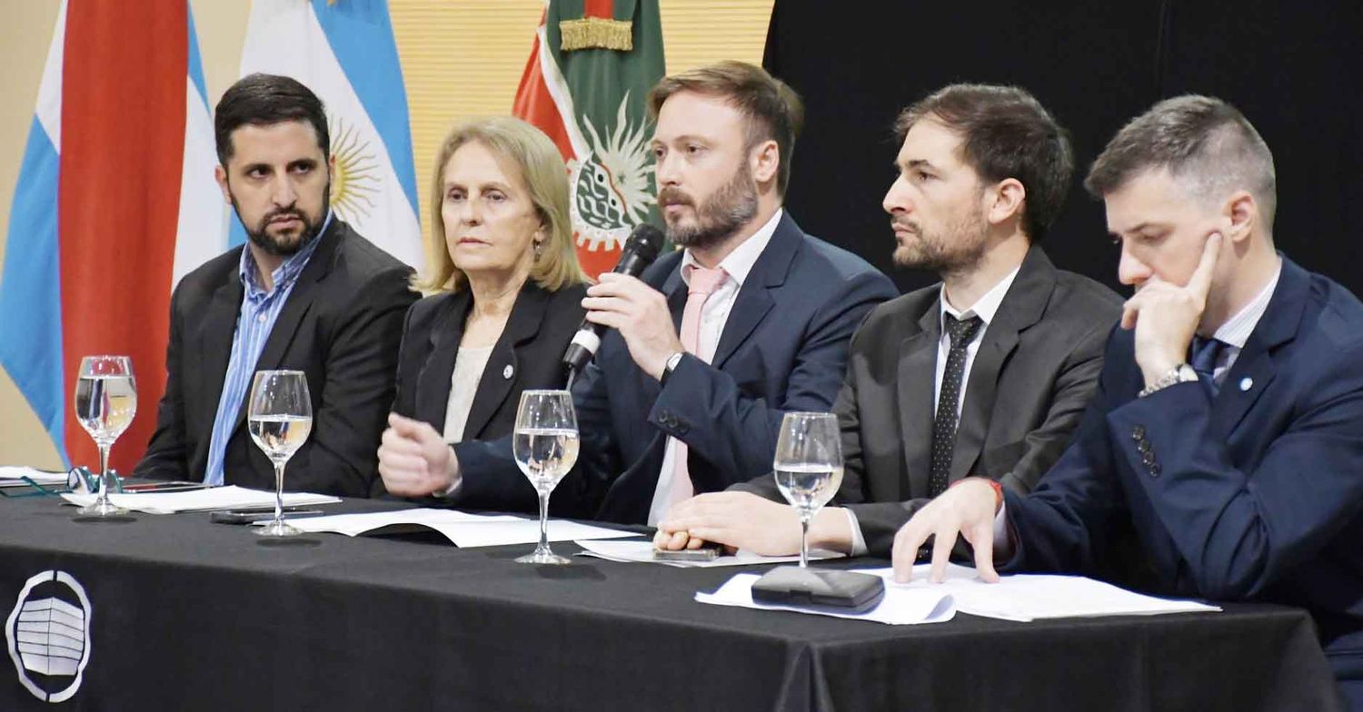 Azcué presentó la Reforma Tributaria y anunció una rebaja en la tasa de alumbrado público