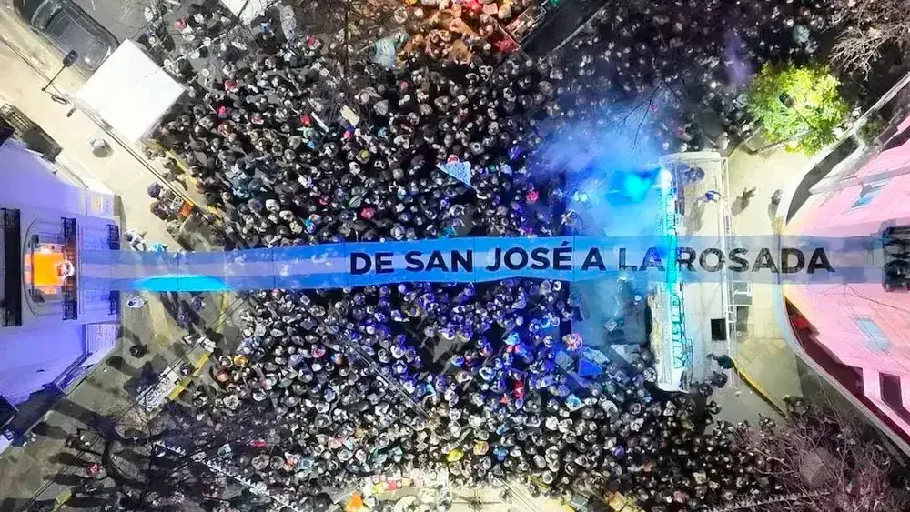 El cartel en San José 1111 que mencionó el juez en su resolución.