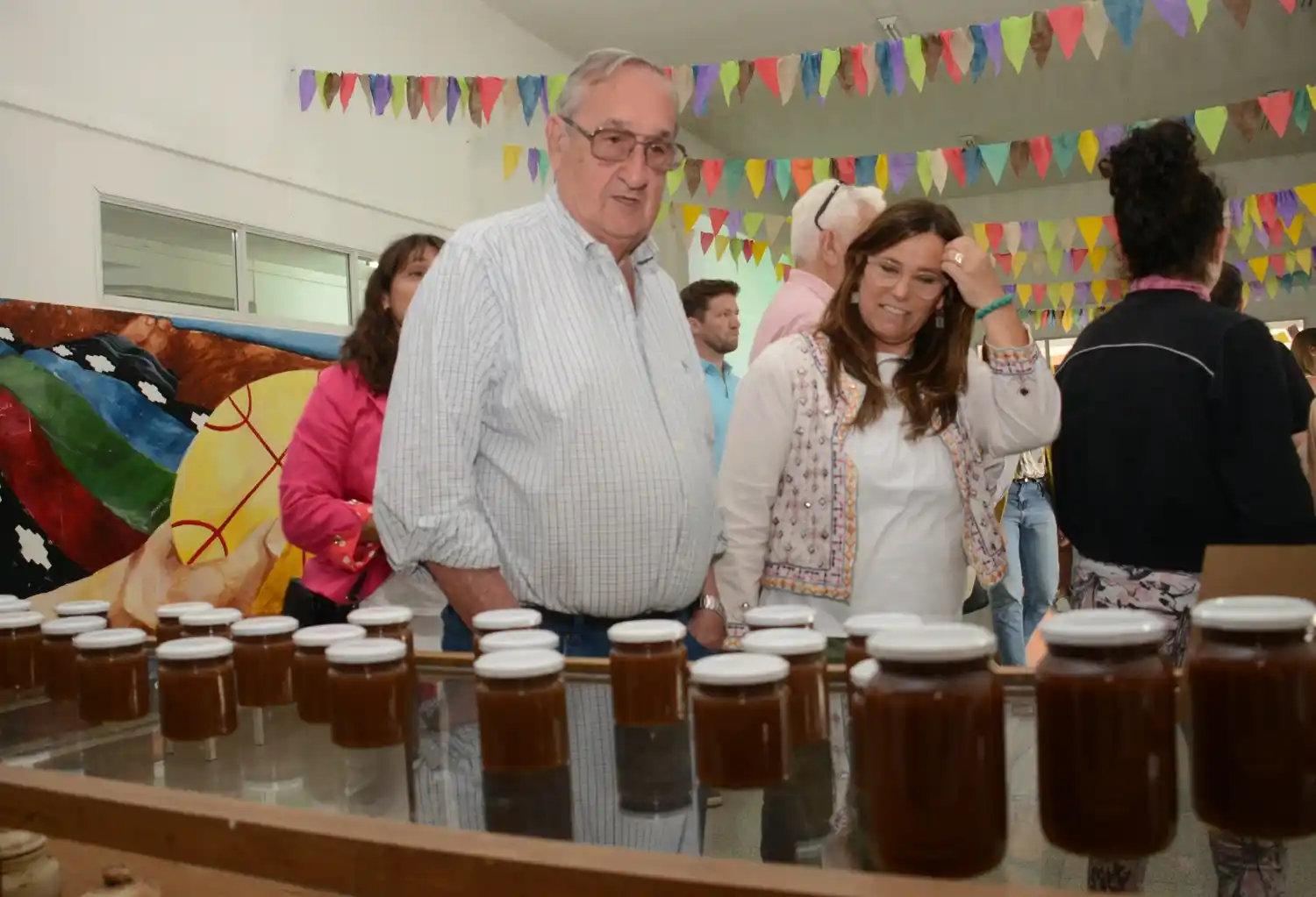 El jefe comunal visitó la 7ma Fiesta de la Empanada Artesanal en Gardey y la 17ma Fiesta del Dulce de Leche en Vela.