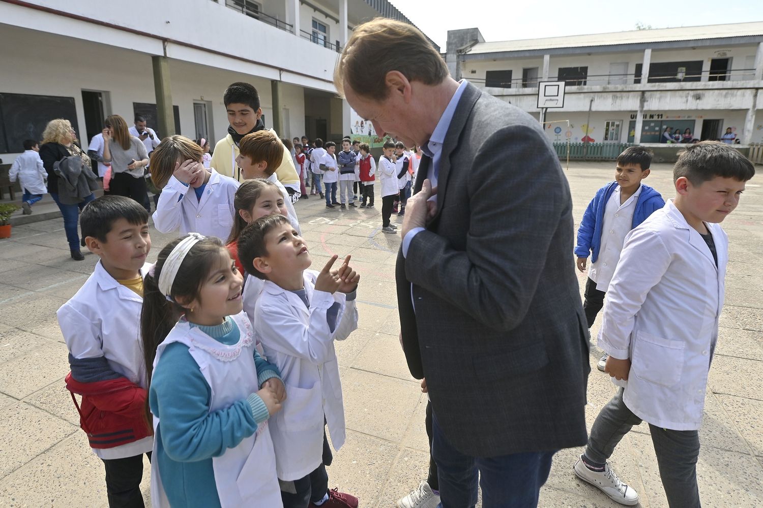 Villa Paranacito: Bordet dispuso de más lanchas para trasladar alumnos