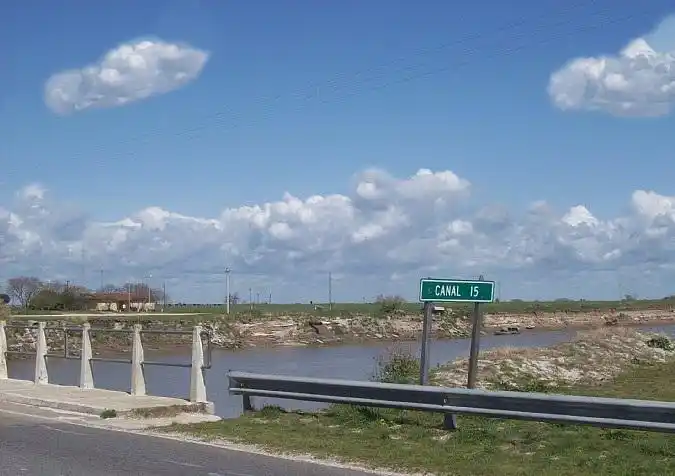 Castelli: Continúa búsqueda de 2 de los 4 pescadores que cayeron al agua en Canal 15