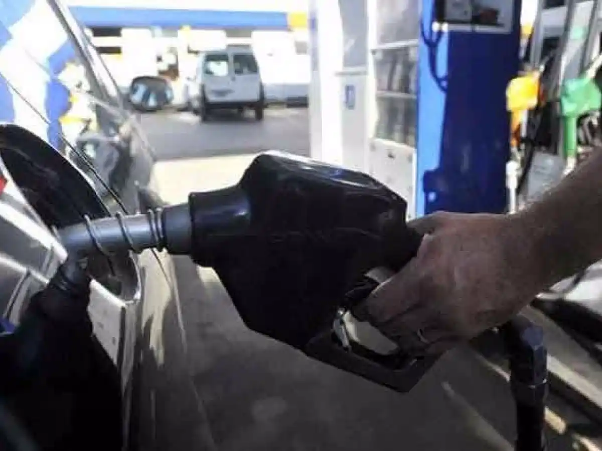 Expendedores dicen que las naftas deberían costar 20% más 
