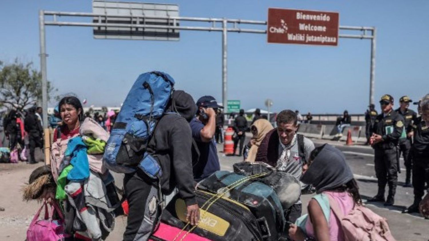 En avión o como sea se quieren regresar los venezolanos atrapados entre Chile y Perú