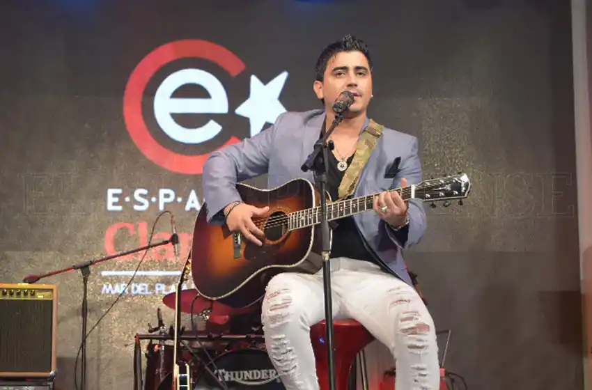 Lucas Jeréz se presentó con su primer disco solista