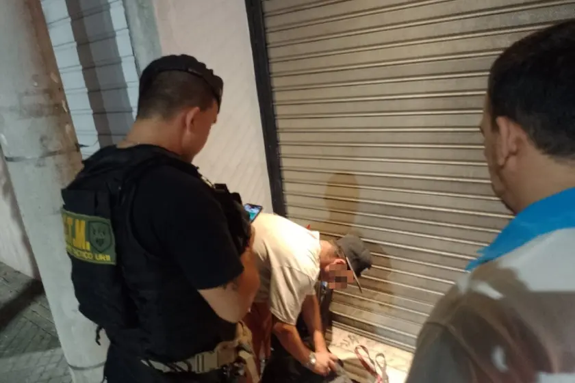 Cuidacoches detenido.