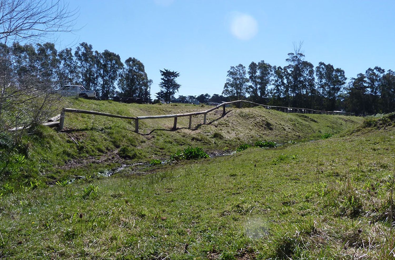 Polémica por la construcción de "cercas ilegales" en la ribera del Arroyo Lobería