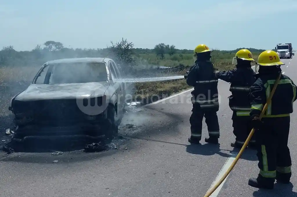 Incendio RP2 Camioneta en llamas
