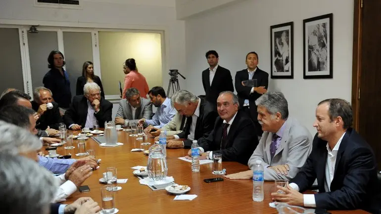 El Gobierno reunió a intendentes del Conurbano para organizar marcha al Congreso el 1 de marzo