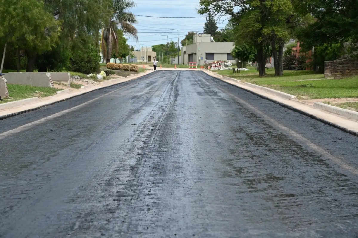 Avanzan las obras de asfaltado en la zona de Gervasio Méndez y Mac Dougall