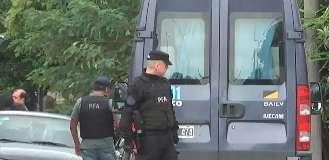 Múltiples allanamientos: incautaron ladrillos de cocaína y marihuana