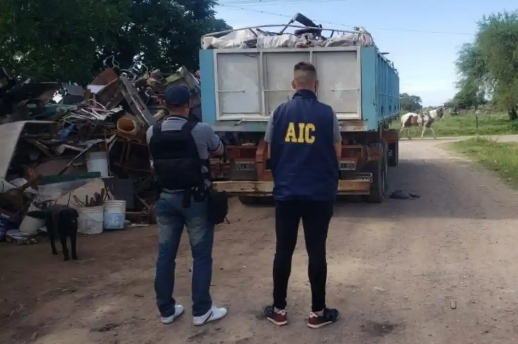 Allanan chacarita y secuestran 15 toneladas de material ferroviario en Laguna Paiva
