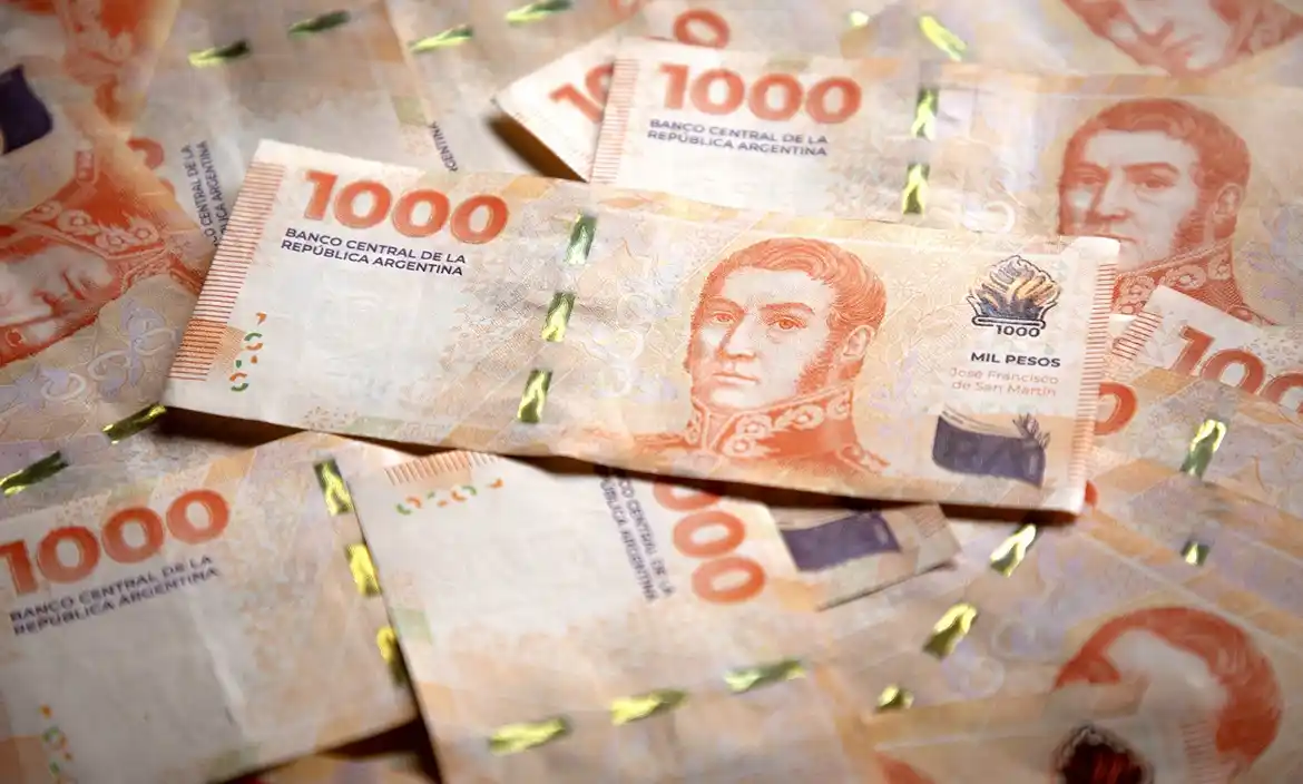 Confirmaron el nuevo monto del salario mínimo con subas mensuales hasta agosto