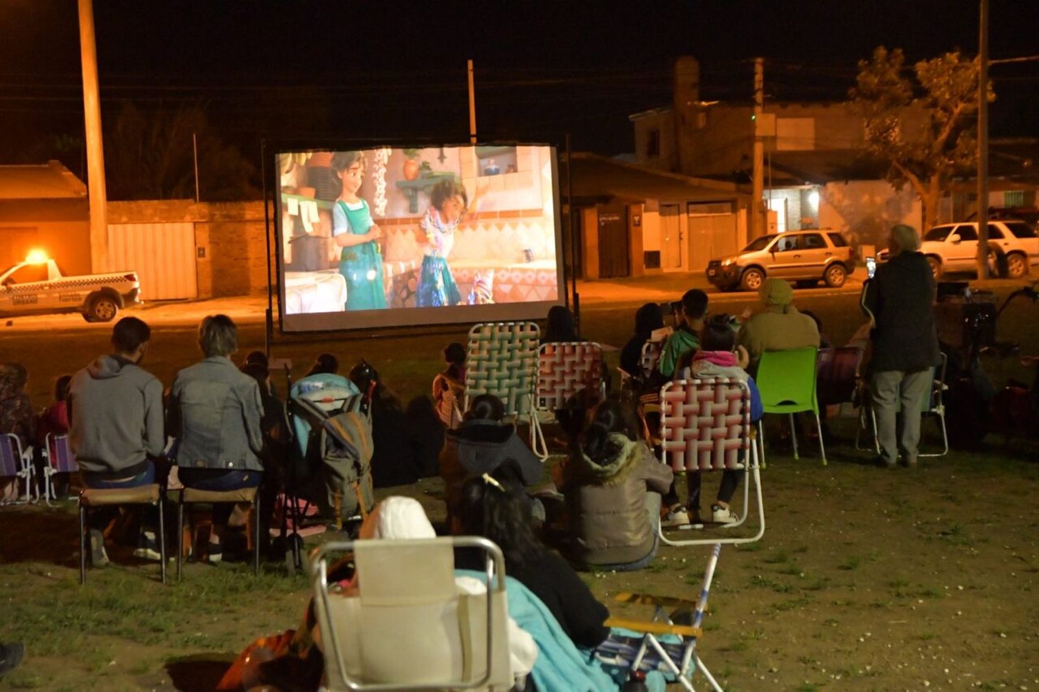 El ciclo “Cine bajo las Estrellas” dejó su magia con la proyección de “Encanto”