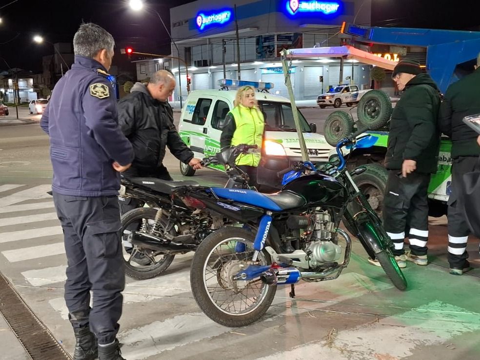 Los jóvenes de 14, 15, 16 y 17 años circulaban en una Yamaha Crypton y una Honda CG Titan sin impedimento legal.