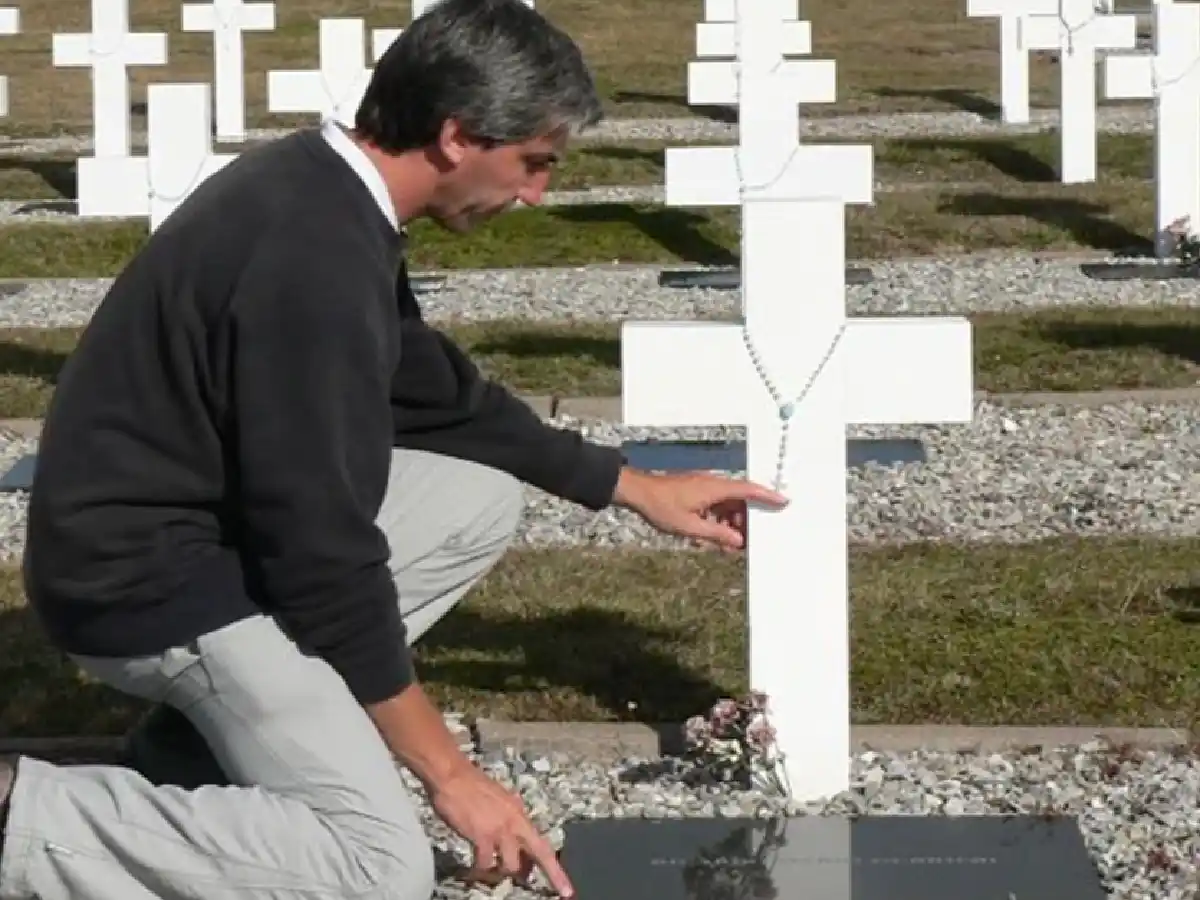 Julio Aro: El ex combatiente que le devolvió el nombre a 115 héroes