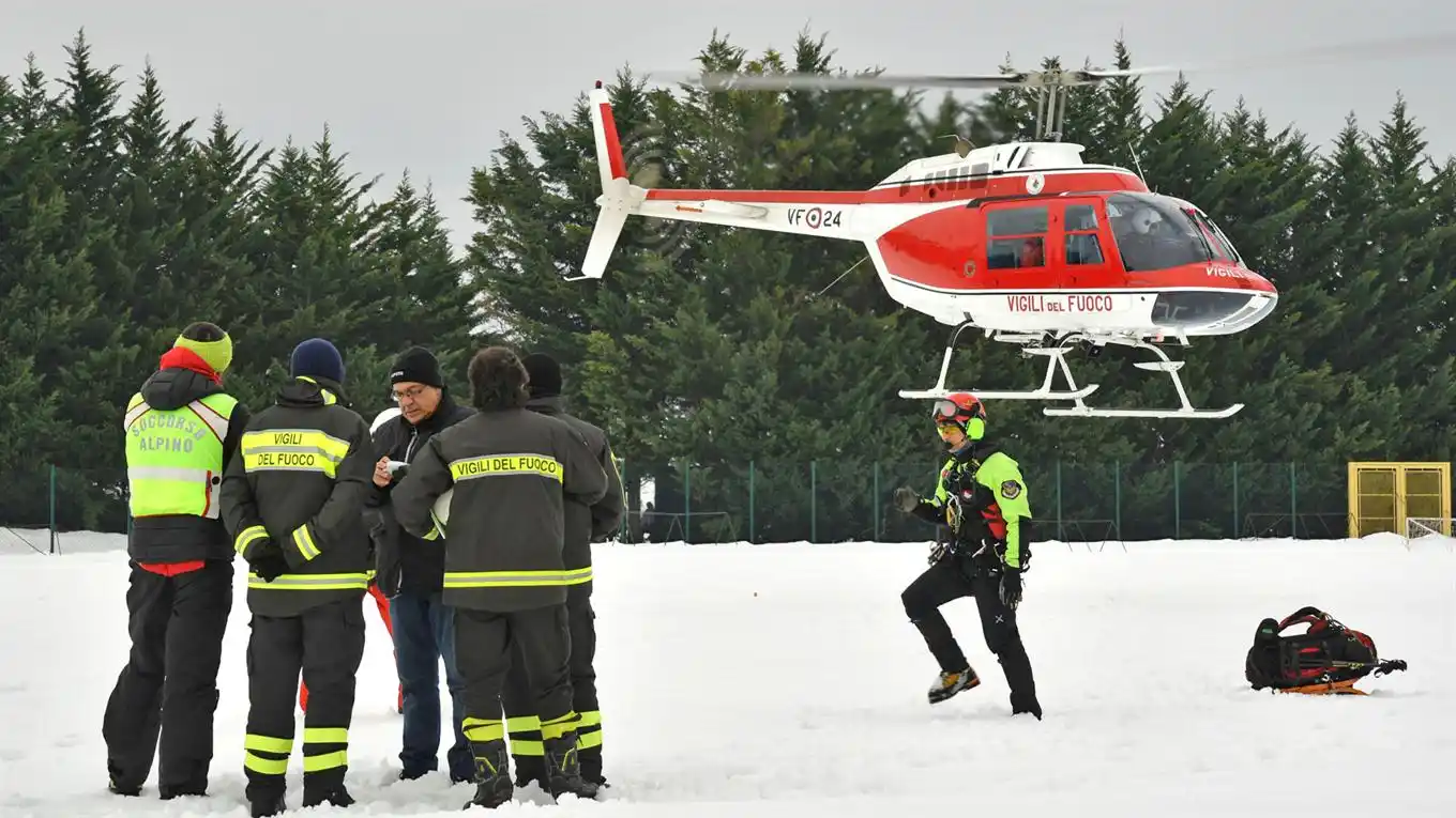 Italia: Encontraron a seis sobrevivientes en el hotel sepultado