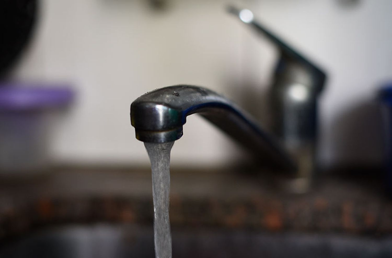 Confirman que congelarán las tarifas de agua por 180 días