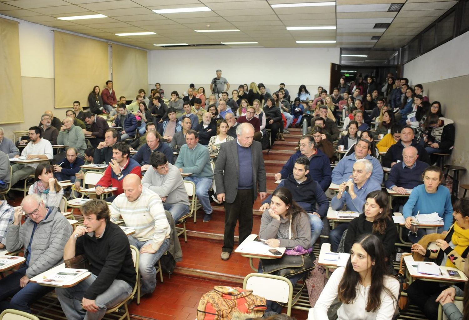 Ante una gran cantidad de personas, disertaron sobre las nuevas técnicas para el diagnóstico de enfermedades bovinas