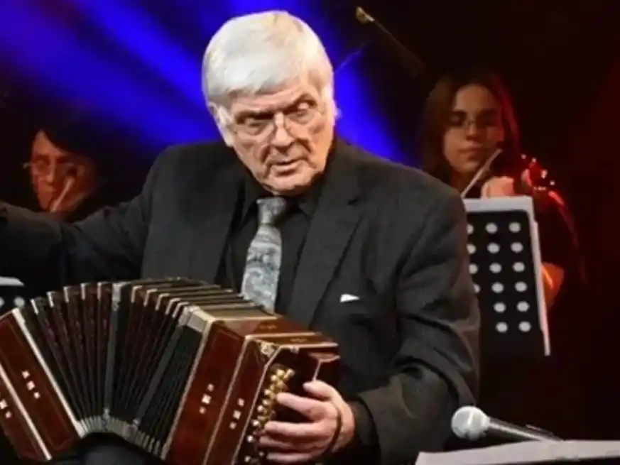 Compositor de temas como “Azulnoche” y “Octubre”, recorrió el mundo llevando el tango a lo más alto y a los lugares más impensados como Finlandia o Japón. Foto: Noticias Argentinas