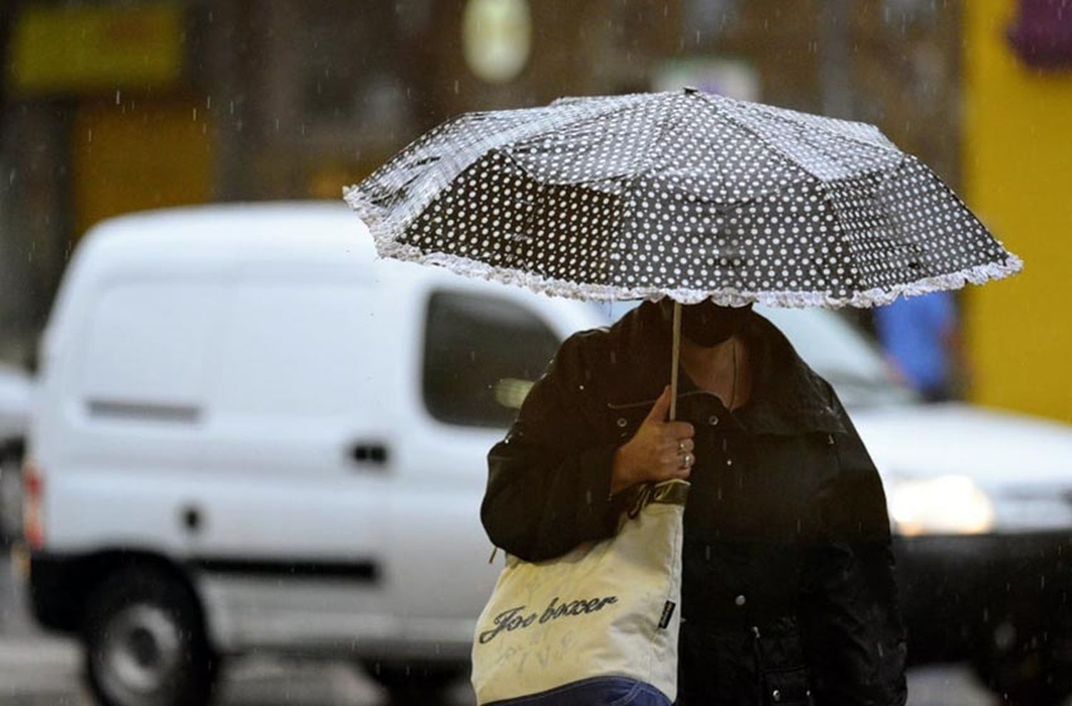 Sigue vigente el alerta por lluvias fuertes y el finde XXL se despide con frío