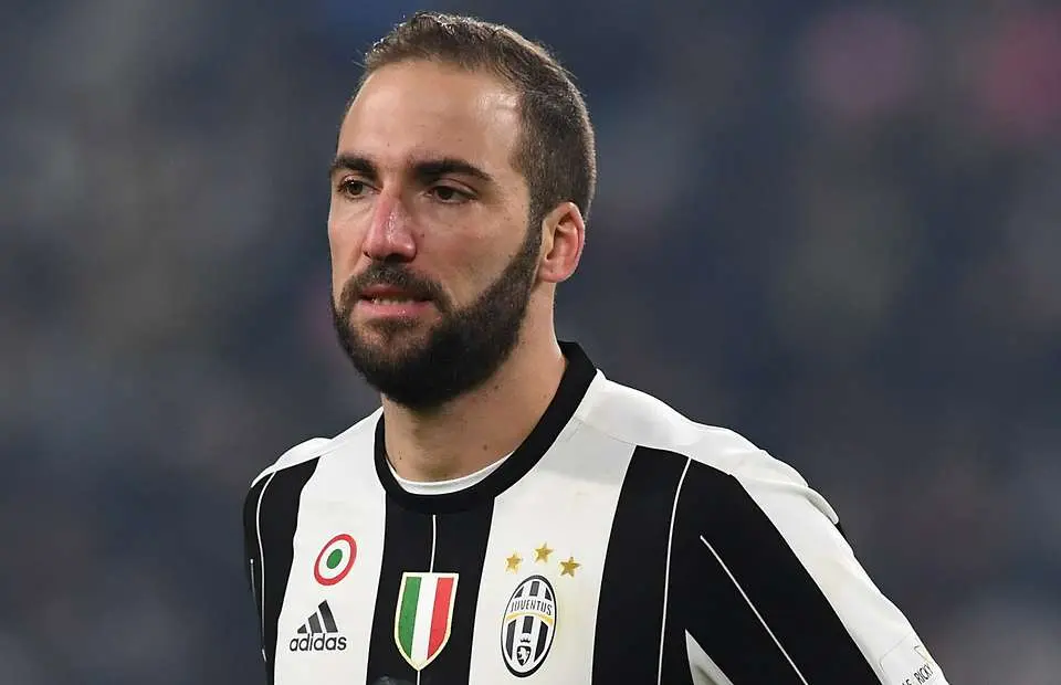 Higuaín será operado por una fractura en una mano