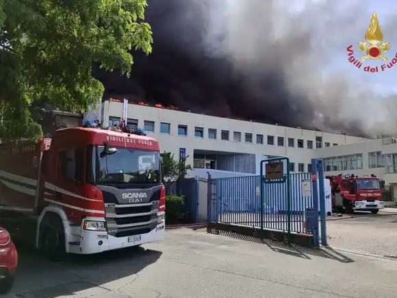 Incendio destruye parte de la Universidad de Tuscia: investigan posible origen intencional