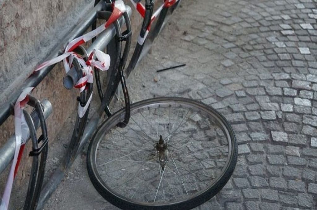 Video: roban bicicletas de un edificio en barrio Constituyentes