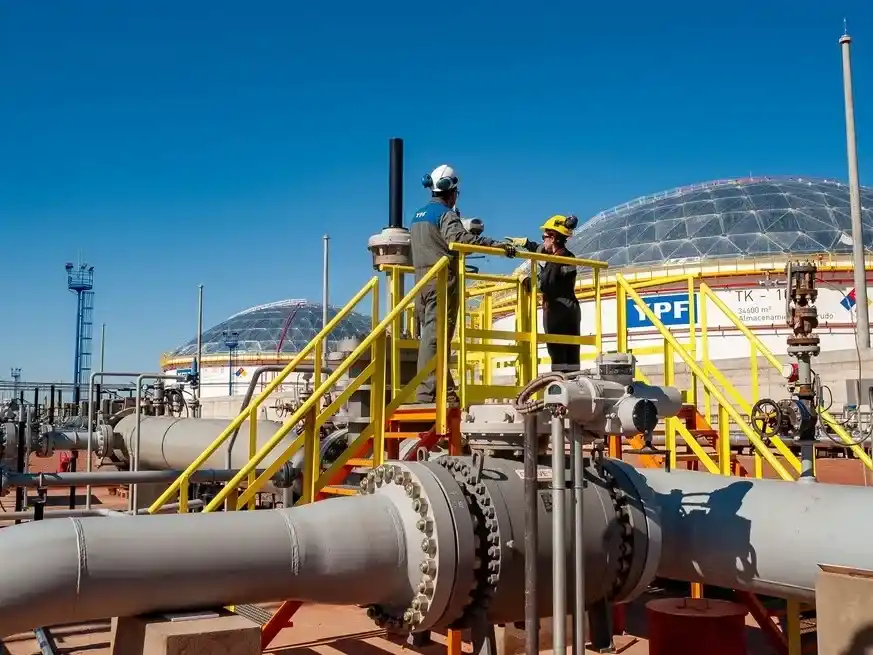 La comitiva santafesina visitará Vaca Muerta el viernes.