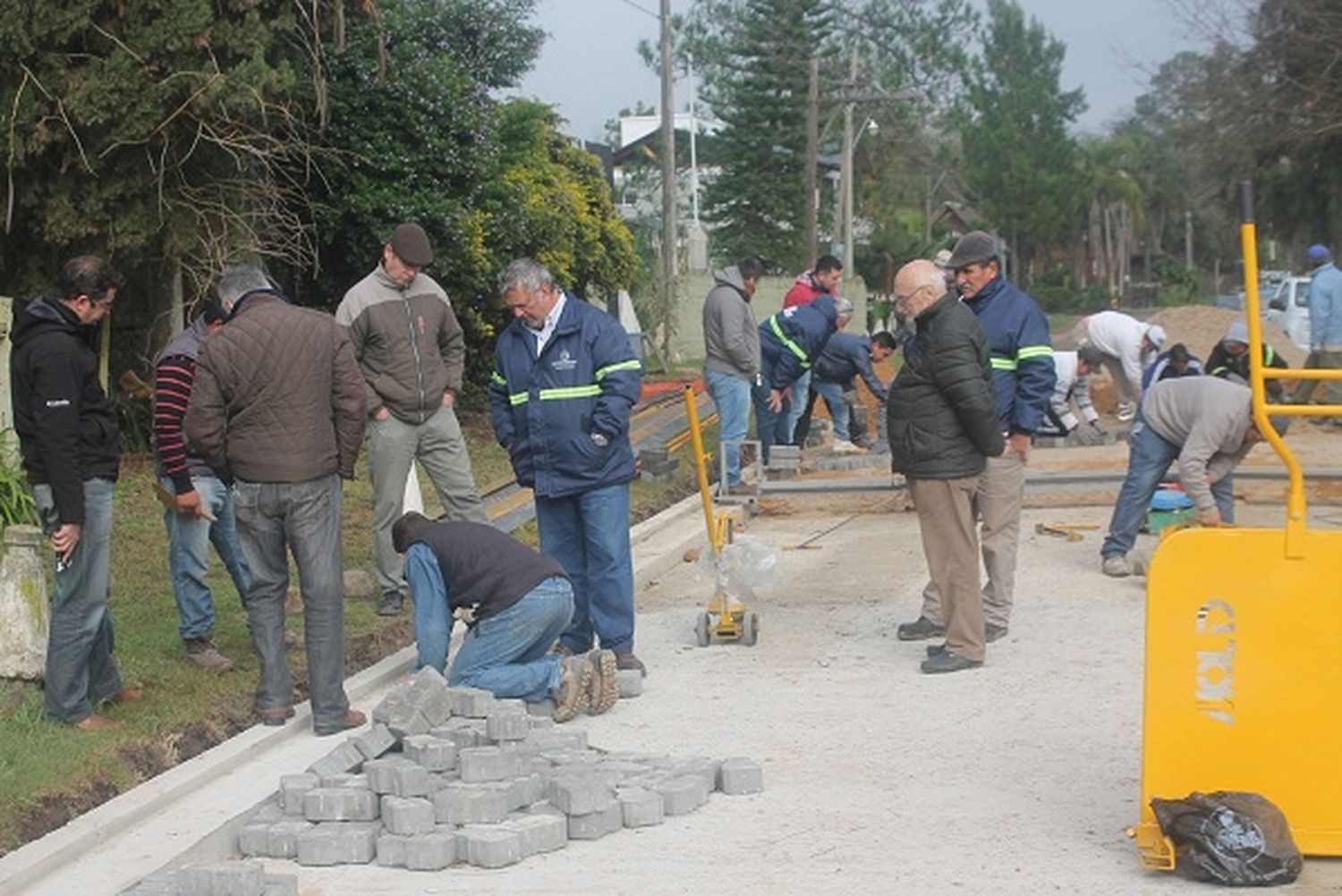 Camino de la Costa: Comenzaron con las obras de pavimentación