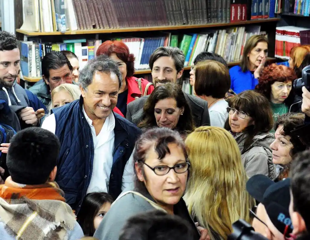 Scioli sigue recorriendo los municipios de la Provincia