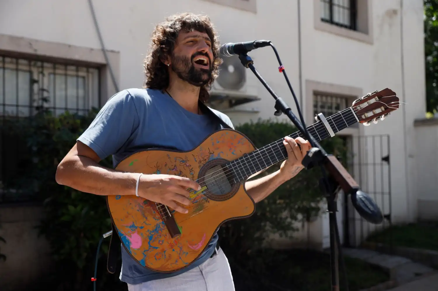 El artista celebró además la reinauguración de la Plazoleta del Turista, donde ejecutó algunas de sus canciones.