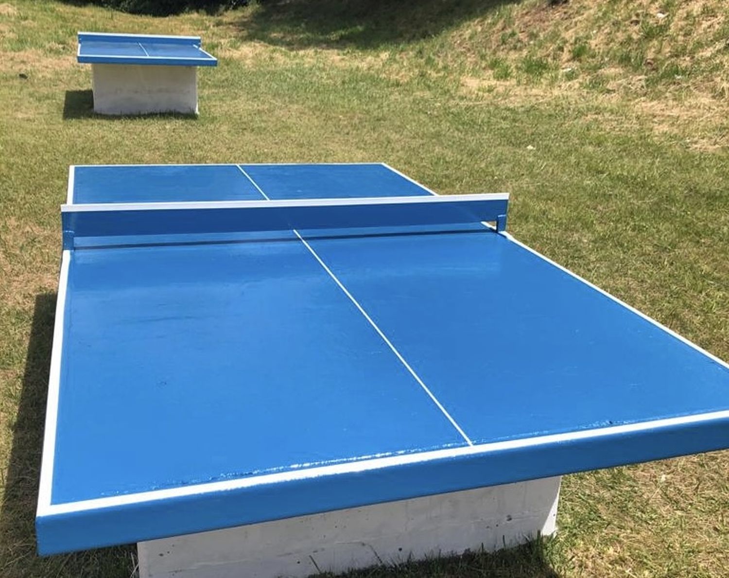 Pintaron y reacondicionaron las mesas de ping pong ubicadas en el Lago del Fuerte