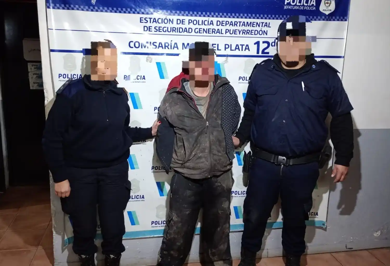 Los efectivos localizaron al sospechoso oculto en un patio interno de la casa.