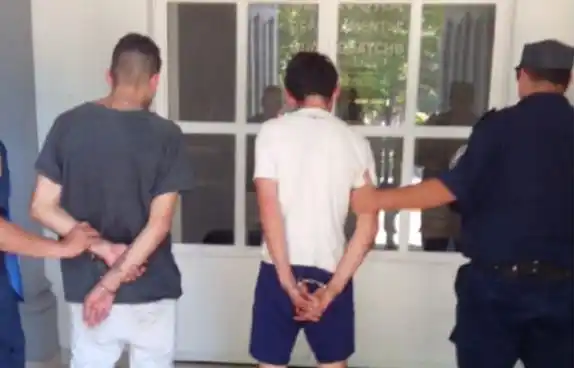 Fueron arrestados en el Barrio 348 con cerveza que se sospecha que es robada