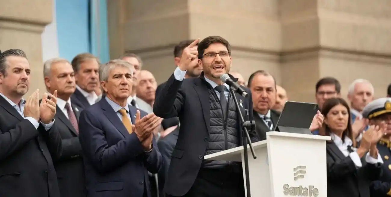 El gobernador encabezó el acto central por el 25 de Mayo con un fuerte mensaje en defensa del federalismo y el desarrollo del interior productivo.