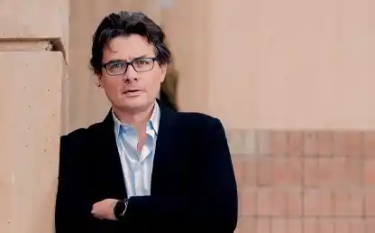 Un intelectual se postula a la presidencia de Colombia y le pisa los talones a Petro (+ Detalles)