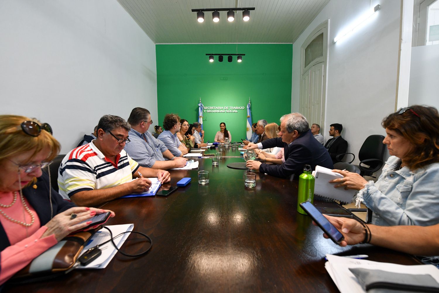 El CGE y los gremios docentes establecieron una agenda para mejorar las condiciones laborales
