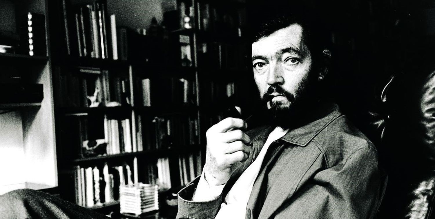 “Creo que todos tenemos un poco de esa bella locura que nos mantiene andando cuando todo alrededor es tan insanamente cuerdo”, aseguró una vez. Cortázar murió el 12 de febrero de 1984 y es uno de los escritores argentinos más populares. Foto: Archivo