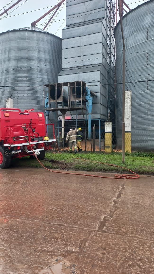 Incendio en planta de acopio en María Juana fue controlado por bomberos - 2