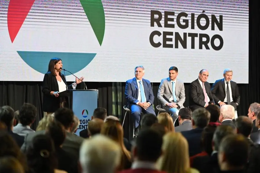 Clara García: "La región centro es cosa seria, por eso se debe respetar a sus gobernadores y sus políticas de desarrollo"