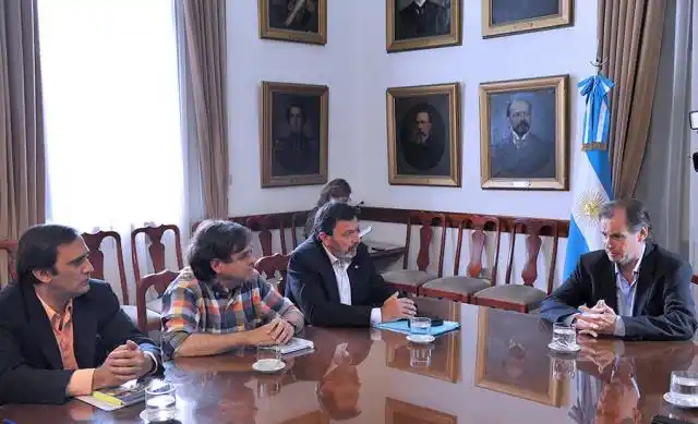 Docentes esperan definiciones en las paritarias 