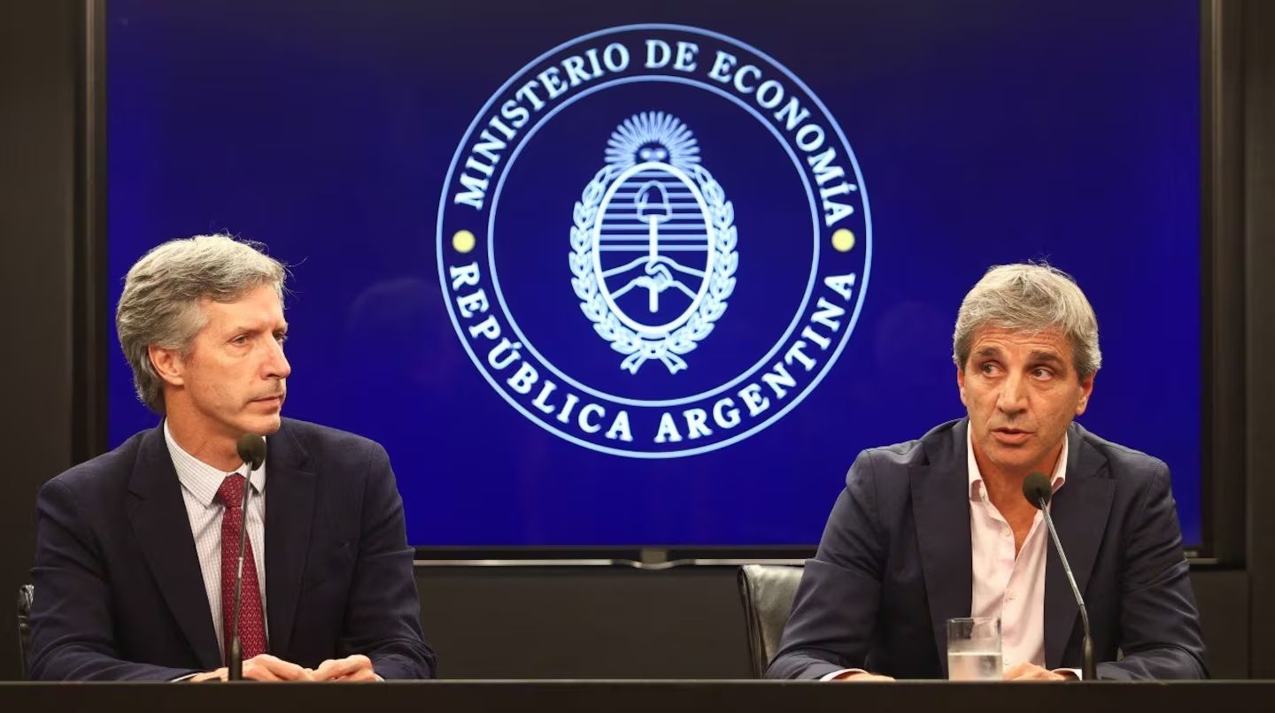 Luis Caputo y Santiago Bausili