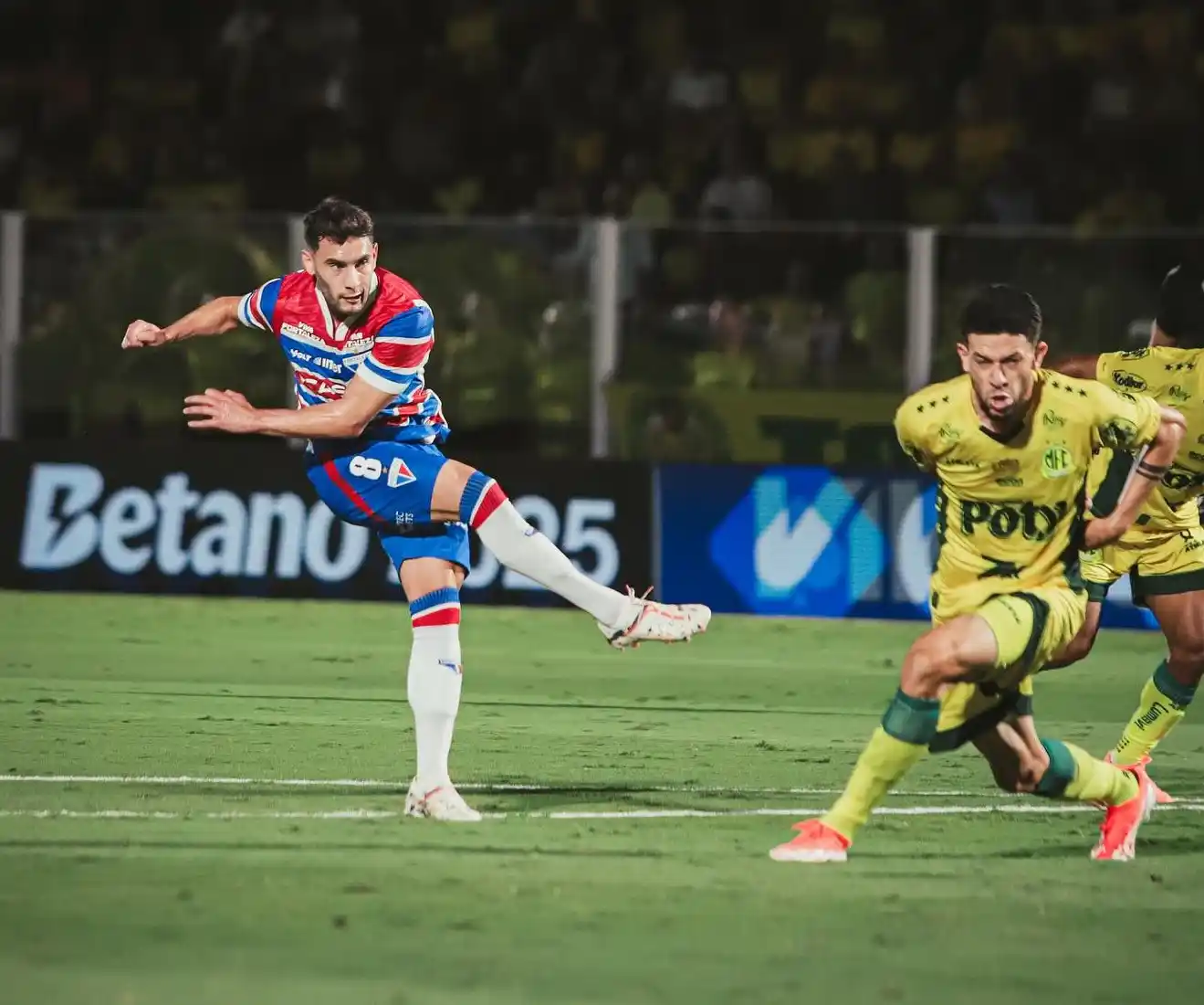 Un gol de Martínez y dos de Callejo