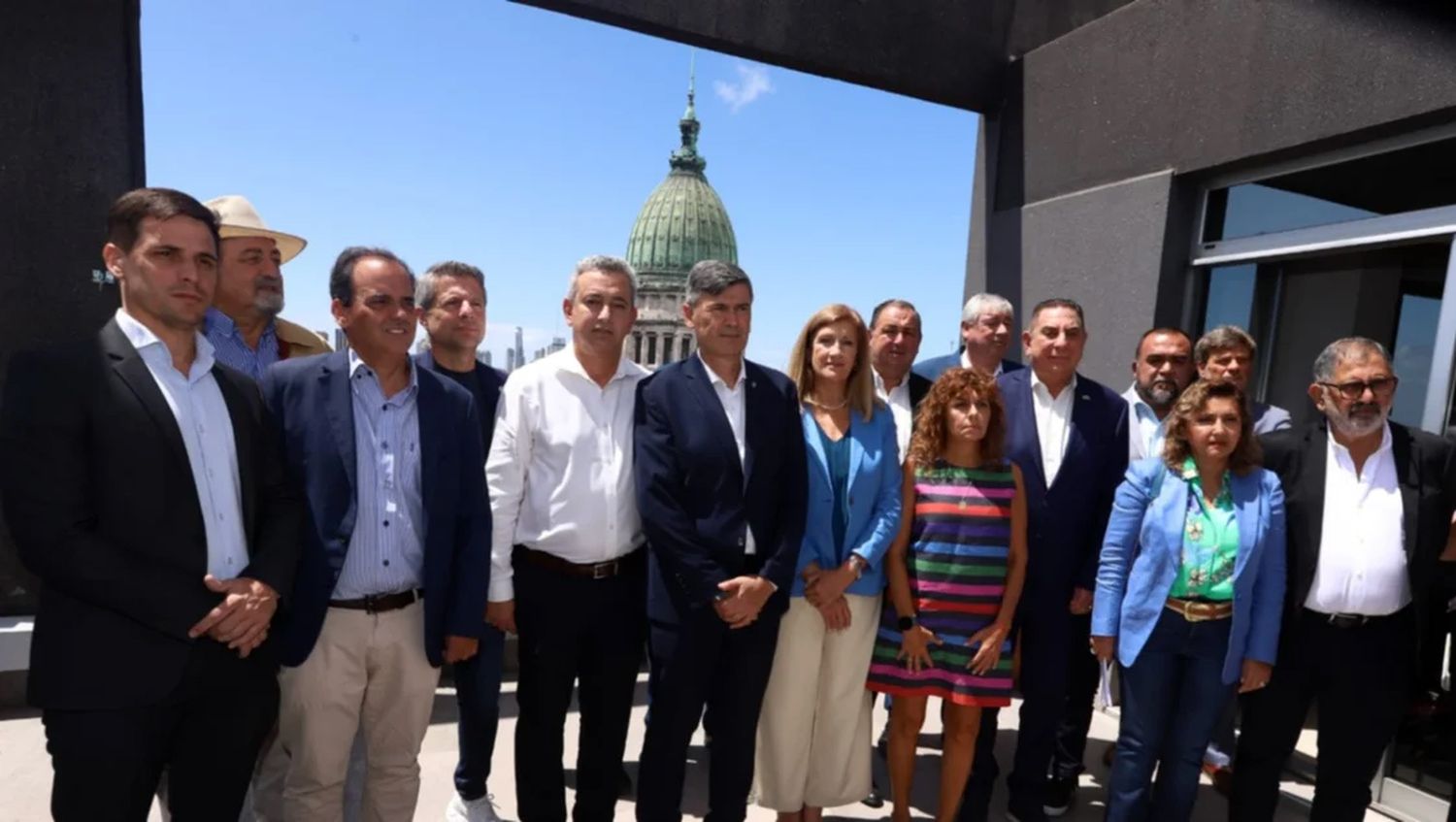 Más de 40 intendentes llevan al Congreso el reclamo por la eliminación de subsidios al transporte