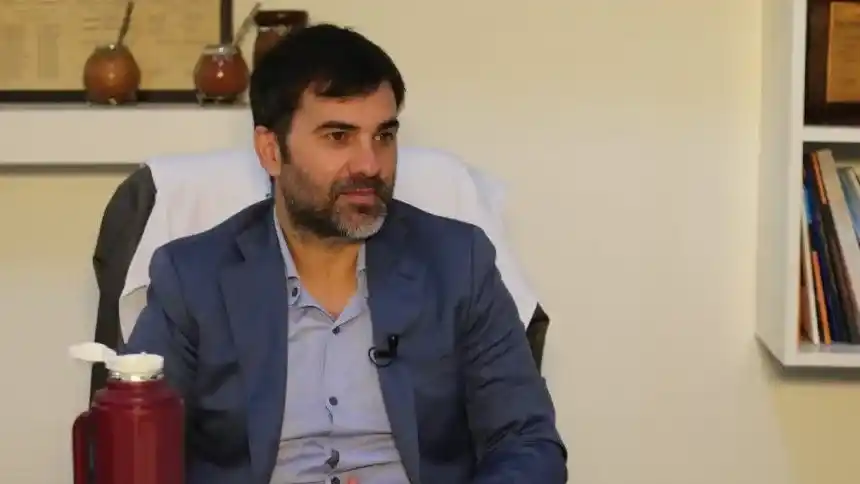 Desde Castelli, Echarren cargó contra Adorni por su declaración jurada: "Confesó que es un evasor y corrupto"