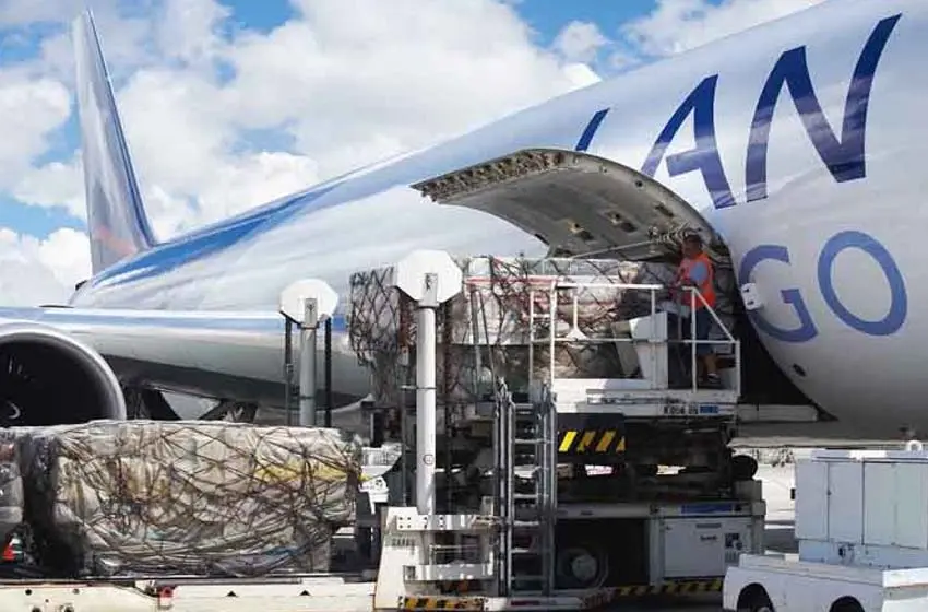 Aerolíneas latinoamericanas registraron en junio una caída del 29,4% interanual en carga aérea