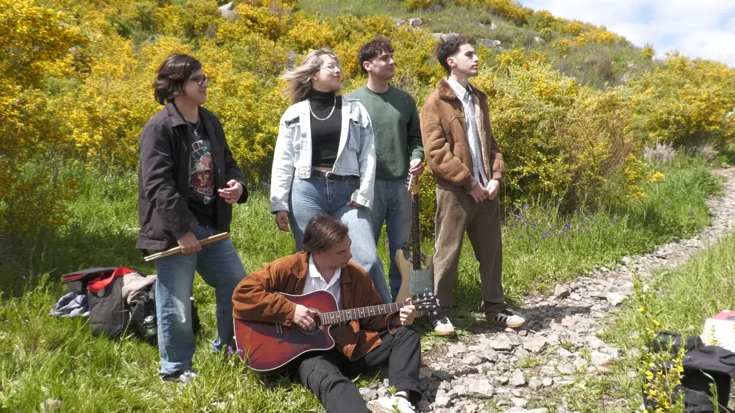 Los integrantes de Derive en plena sesión de fotos en las sierras de Tandil.