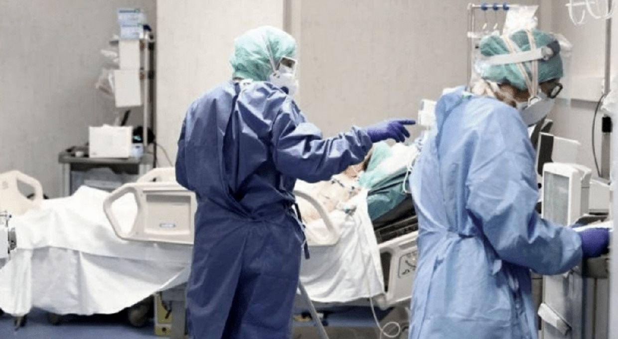 57 personas esperan una cama de terapia intensiva, en Neuquén