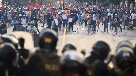 LOS BLOQUEOS AFECTAN a la mitad de Perú en medio de las protestas contra Dina Boluarte